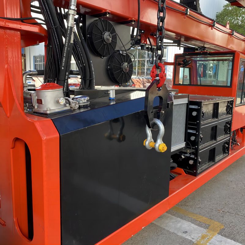 70T ηλεκτρικός καβαλικεύστε ανυψωτικό όχημα εμπορευματοκιβωτίων μεταφορέων το κόκκινο για τα μεγάλου μεγέθους βαριά φορτία